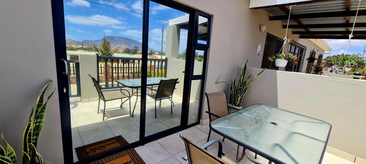 Mountain View Guesthouse Vanrhynsdorp Buitenkant foto