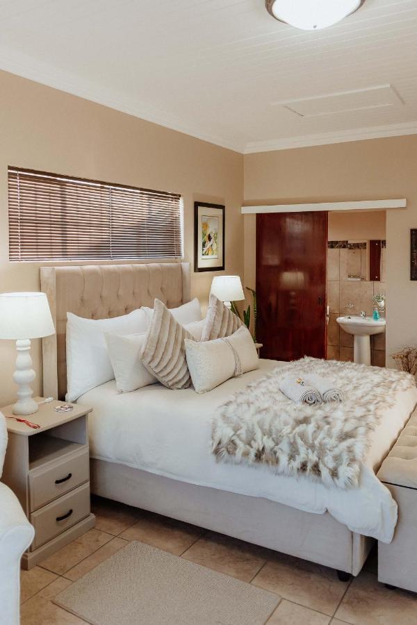 Mountain View Guesthouse Vanrhynsdorp Buitenkant foto
