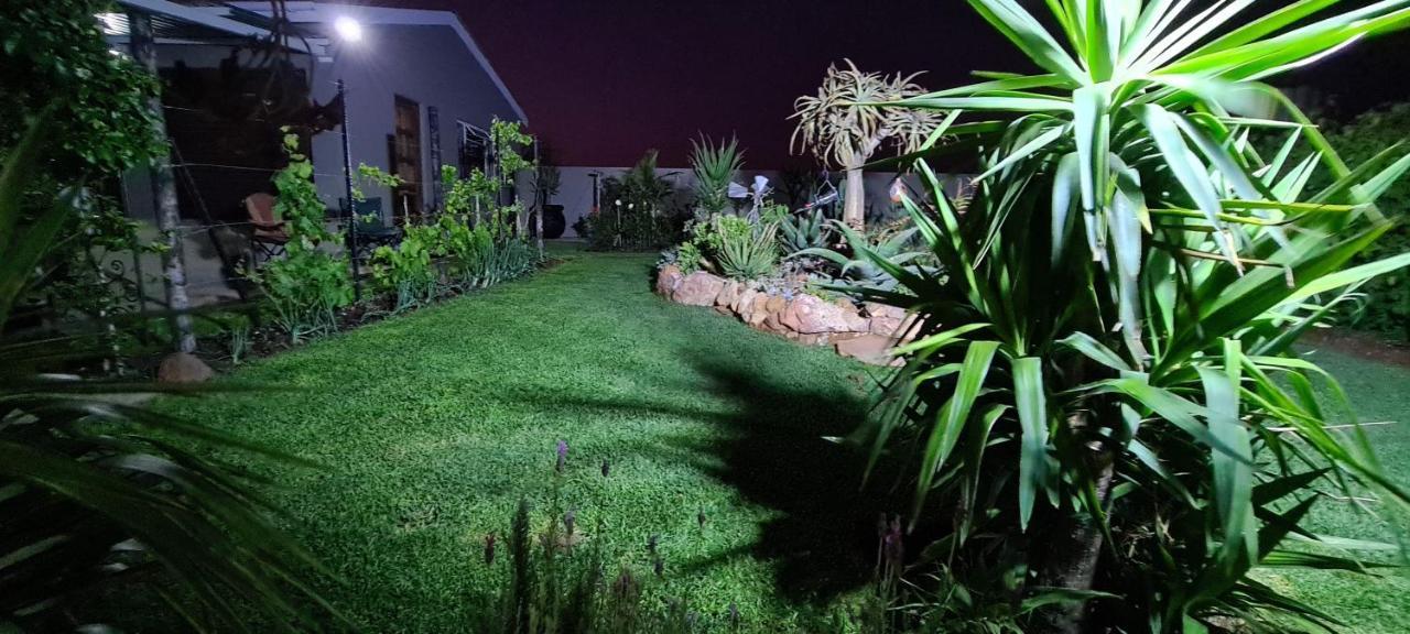 Mountain View Guesthouse Vanrhynsdorp Buitenkant foto