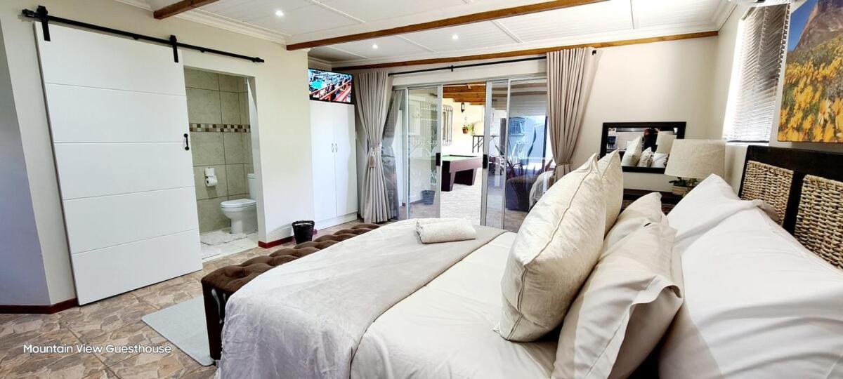 Mountain View Guesthouse Vanrhynsdorp Buitenkant foto